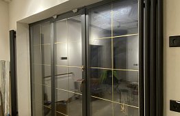 Portal двери и окна Rehau с двусторонней эксклюзивной ламинацией и шпроссами в мультифункциональном стеклопакете tab
