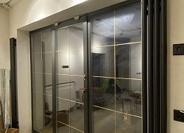 Portal двери и окна Rehau с двусторонней эксклюзивной ламинацией и шпроссами в мультифункциональном стеклопакете