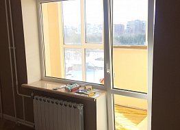 Остекление квартиры окнами KBE 70mm и балкона KBE 58mm c акриловыми глянцевыми подоконниками DANKE Creme de Turquie